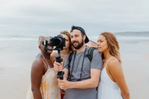 influencers haciendo contenido