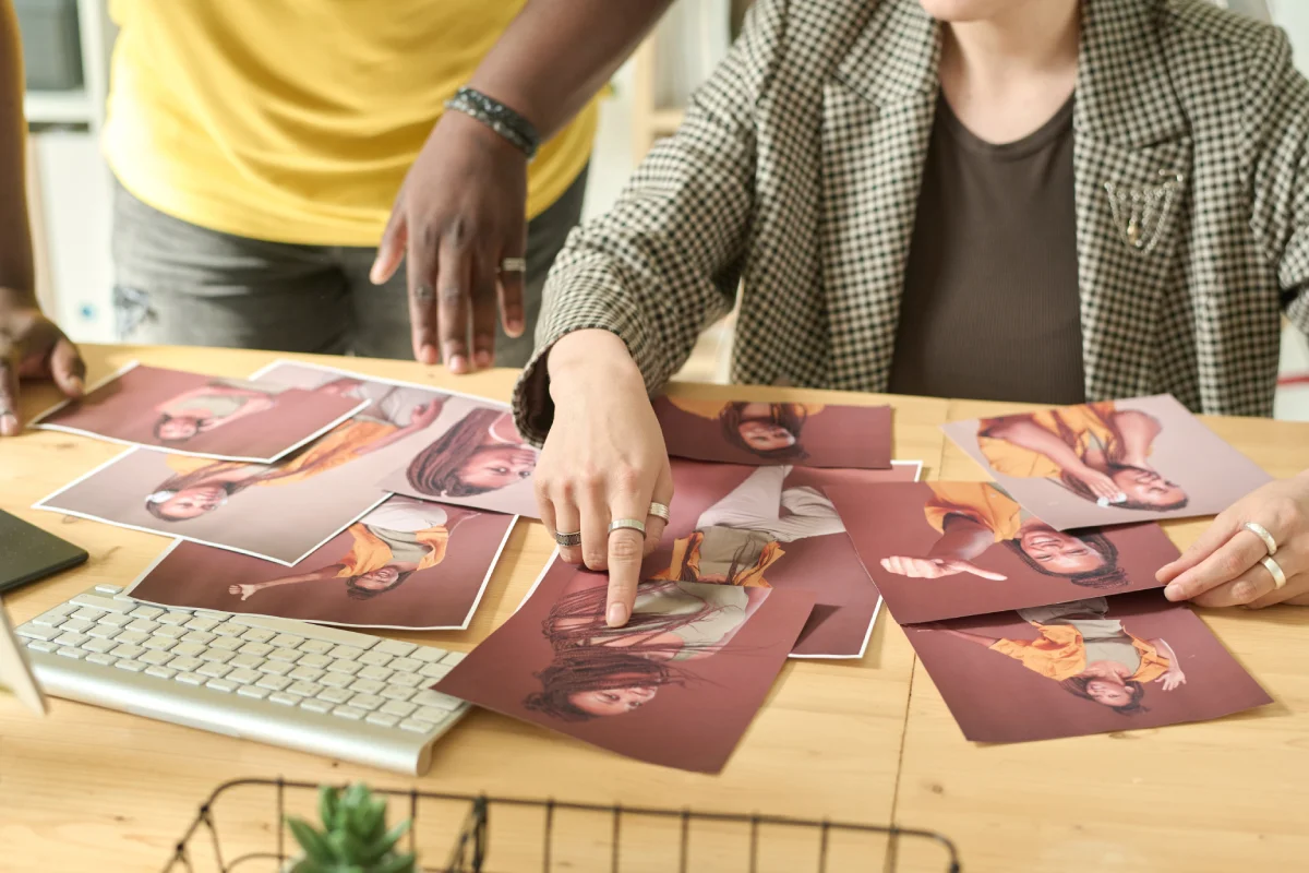 personas creando marketing de contenidos