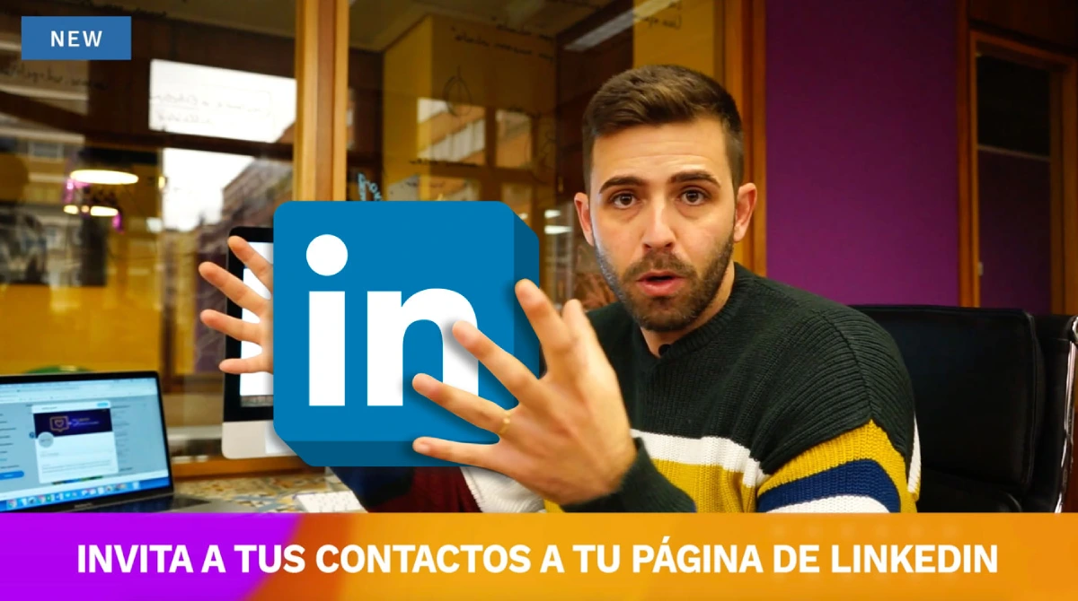 persona con logotipo de linkedin